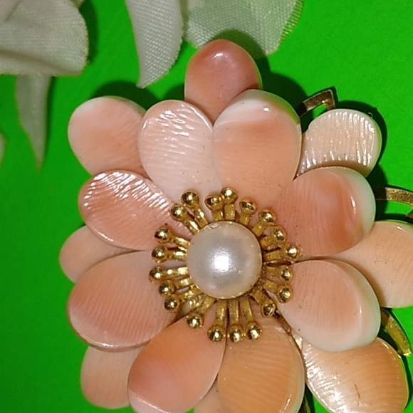 Vintage Flower Brooch - Picture 3 of 3